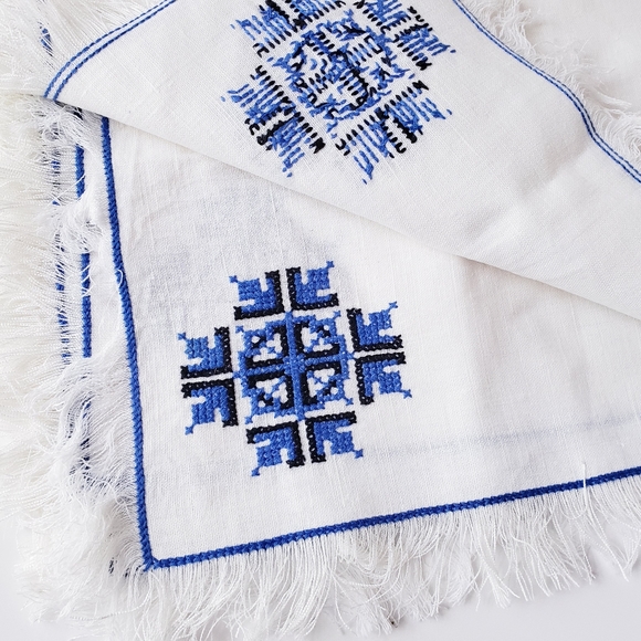 Vintage white and Blue Napkins - Picture 7 of 11